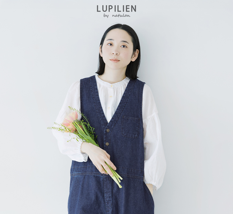 LUPILIEN by natulan デニムサロペット(ネイビー)着用の正面上半身コーディネート