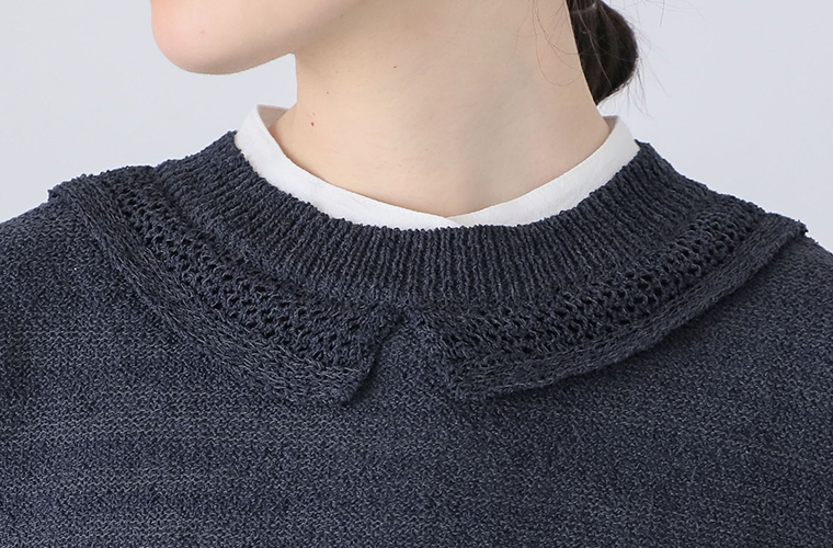 ミックスヤーンベストの襟元のディテールカット