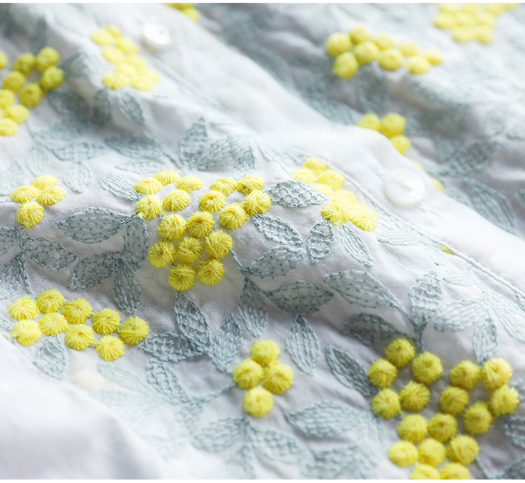 homeworking コットンローン ミモザ刺繍切替ギャザーブラウスの生地アップ