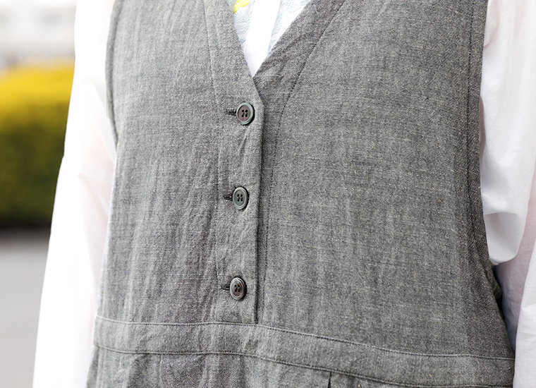 homeworking ダンガリージャンパースカートの胸元寄り