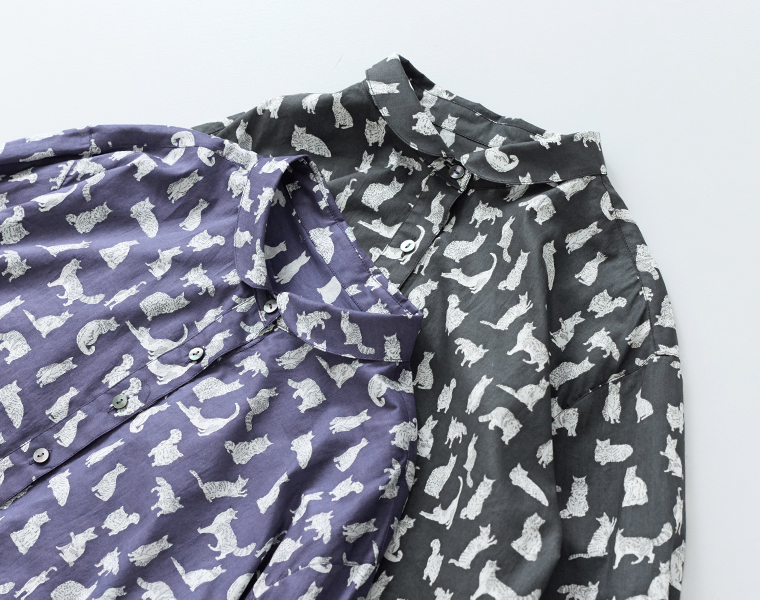 リバティ・ファブリックスネコ柄ブラウスの置き写真