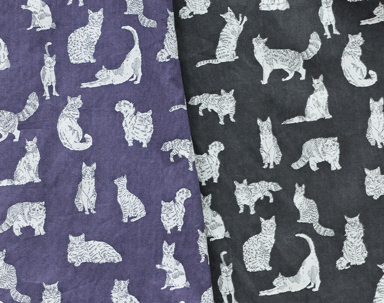 リバティ・ファブリックスネコ柄ブラウスの生地カラー比較写真