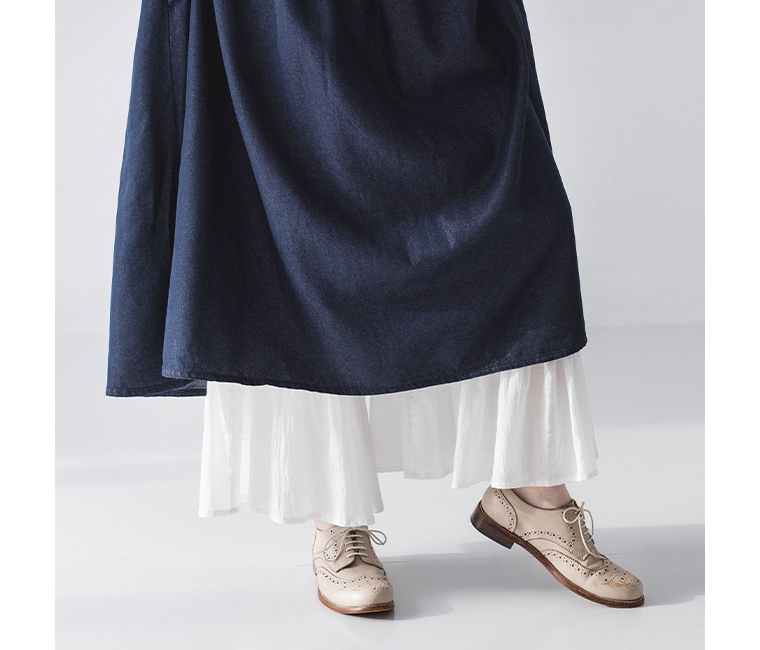 コットンワッシャーボイルぺチパンツ(ホワイト)着用の下半身寄りカット