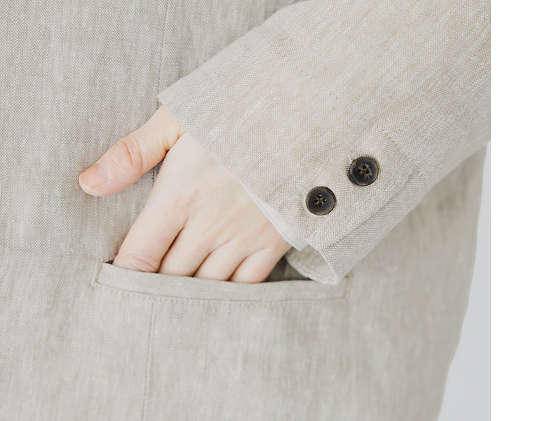 別注｜9番手リネン 多ボタンジャケット グレージュの袖口ボタンとポケットのディテールアップ