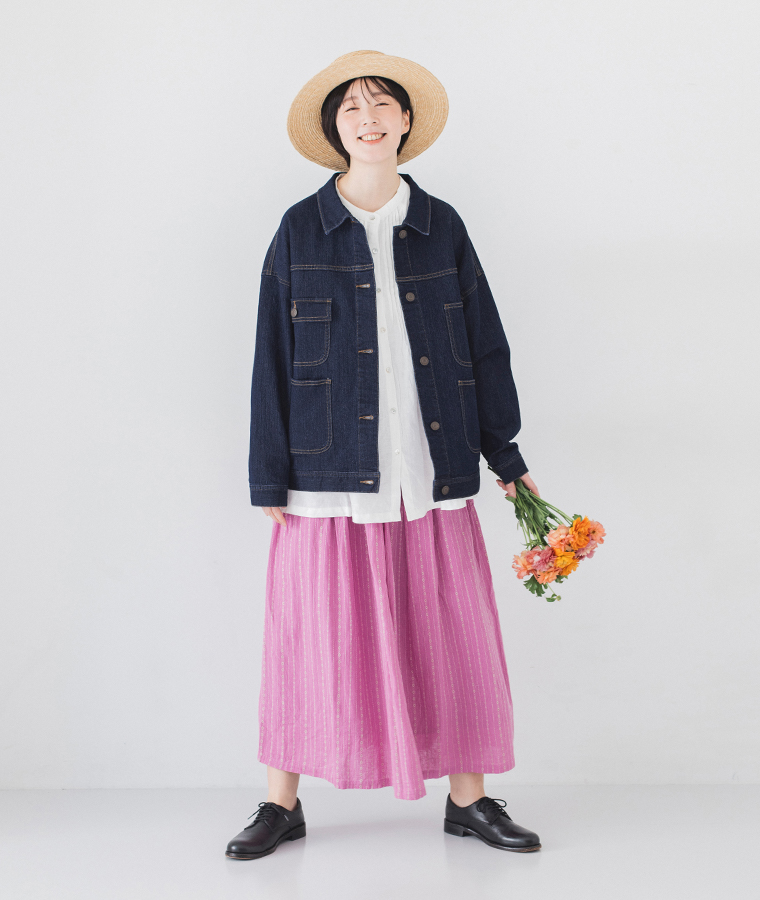 &yarn デニムカバーオール ピンクスカートコーディネート