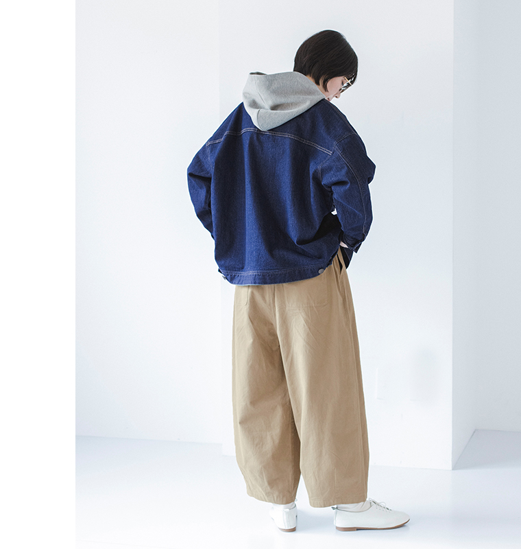 &yarn デニムカバーオール フーディコーディネート 全身後ろ