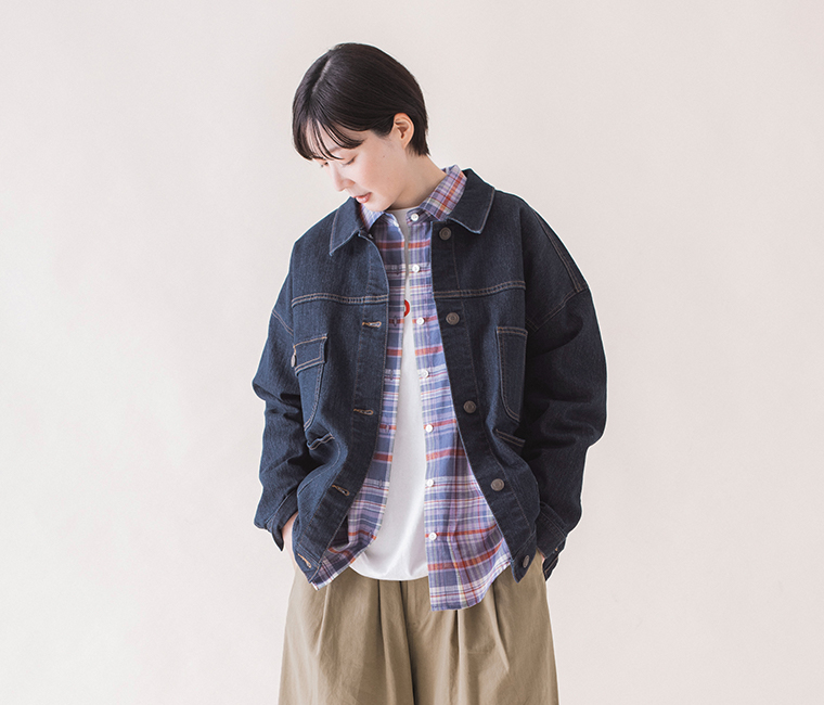 &yarn デニムカバーオール チェックシャツのコーディネート