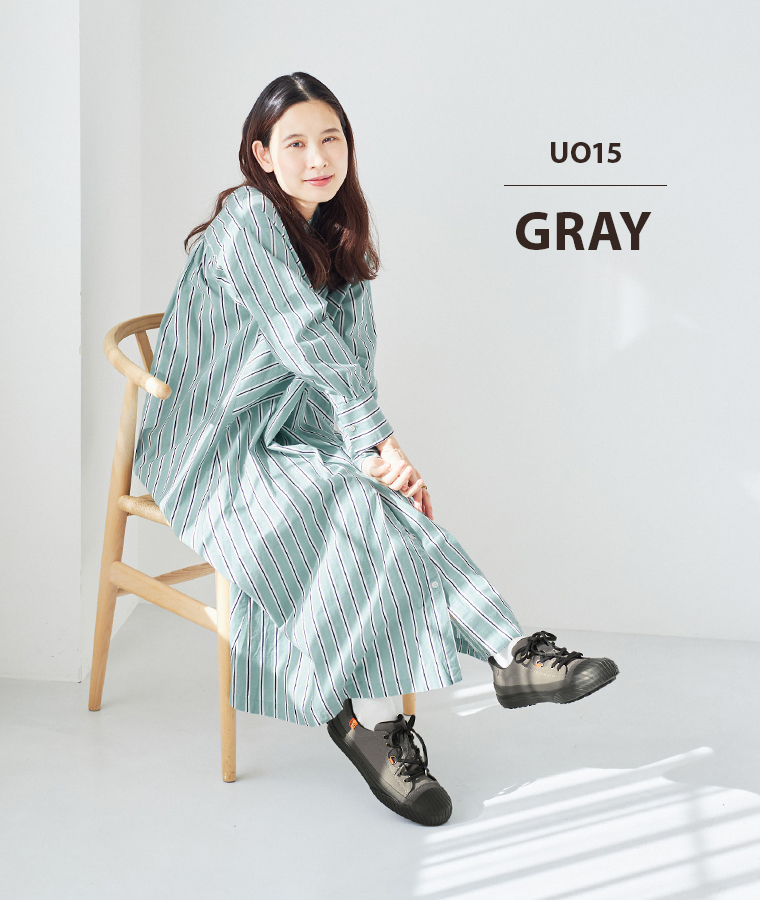 UO15（グレー）を履いた全身コーディネート