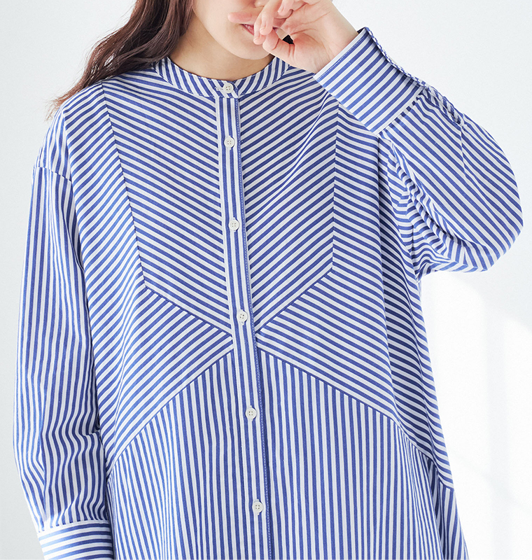 ブルーとホワイトのストライプ柄シャツ