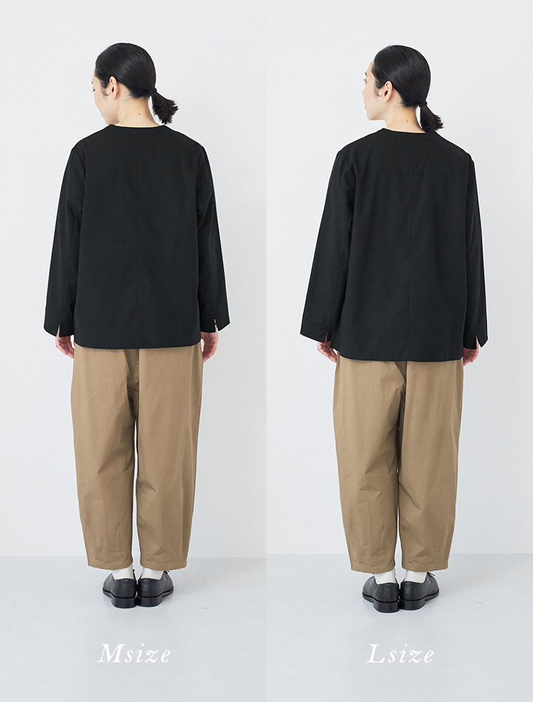 ブラックジャケットの後ろ姿サイズ比較（MサイズとLサイズを着用）