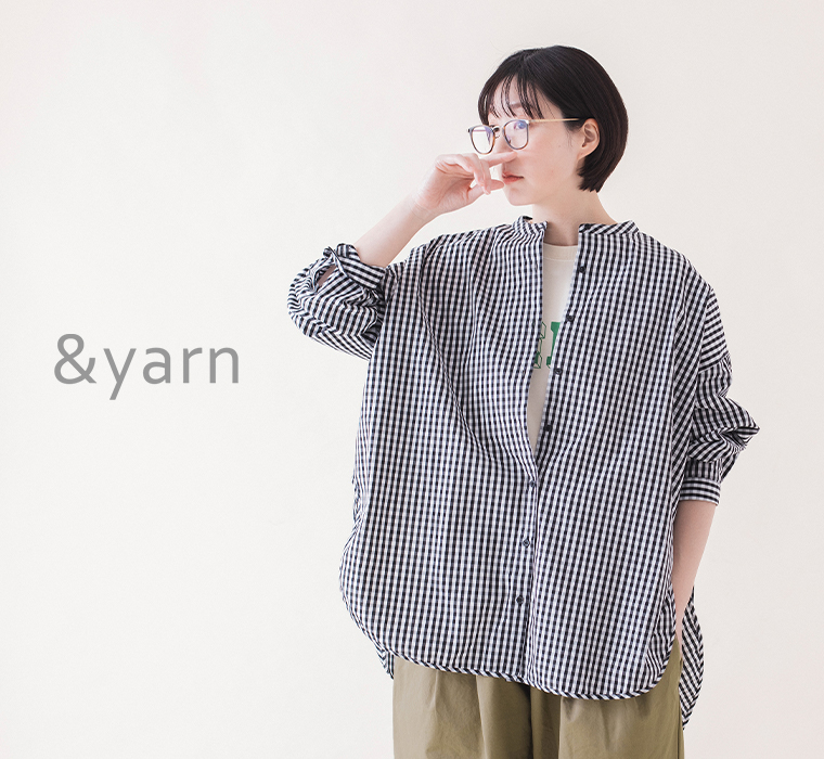 &yarn ギンガムチェックバンドカラーシャツ(ブラック)着用の上半身寄りコーディネート