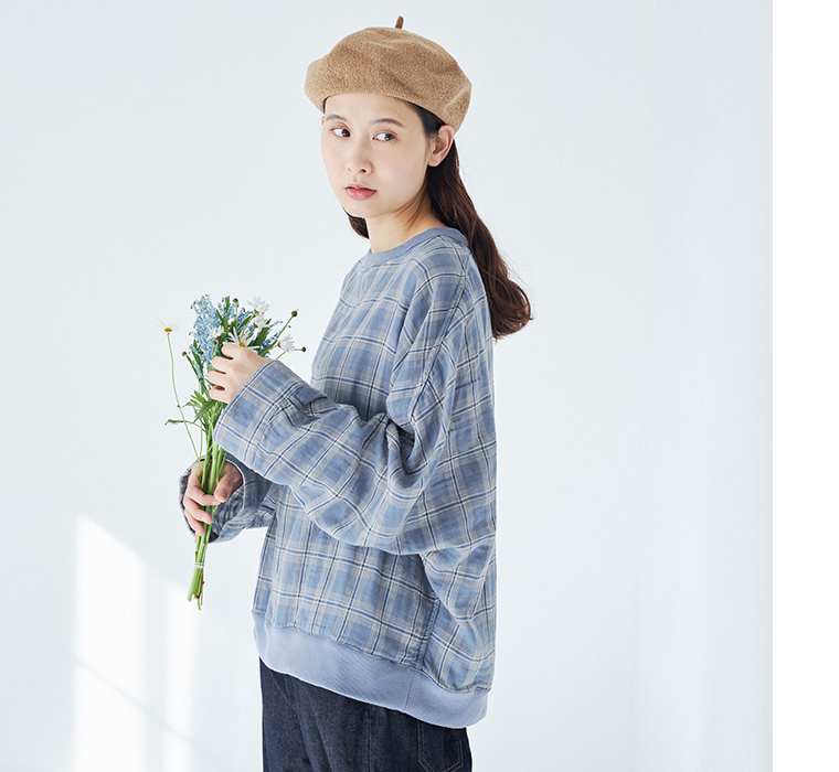 LUPILIEN by natulan ダブルガーゼのリバーシブルチェックプルオーバー ブルーチェックのサイドスタイル