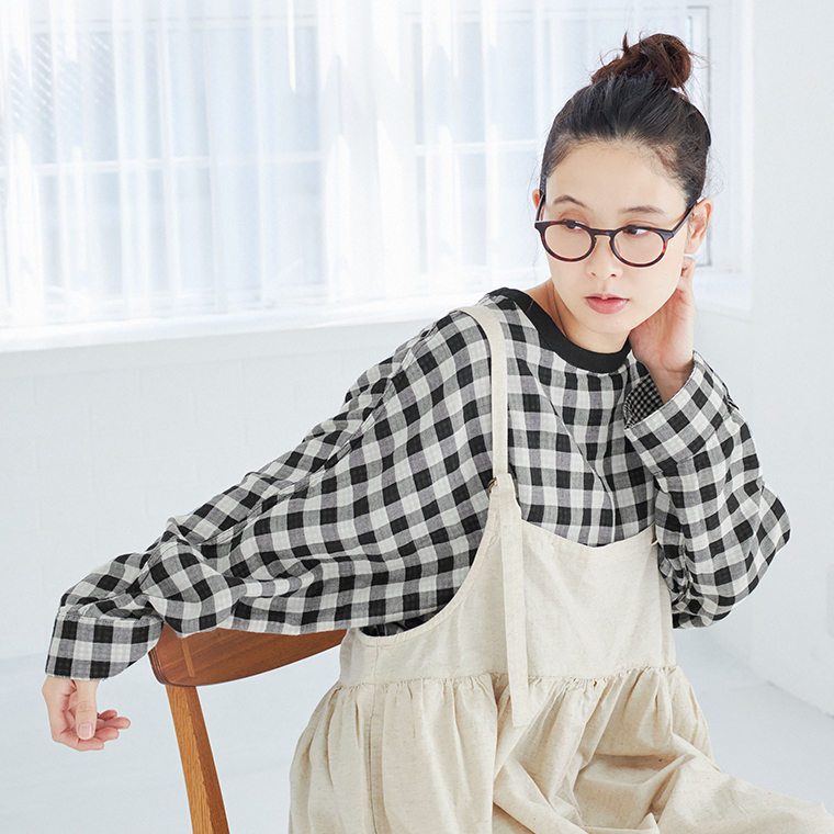 LUPILIEN by natulan ダブルガーゼのリバーシブルチェックプルオーバー ブラックチェックの着用スタイル