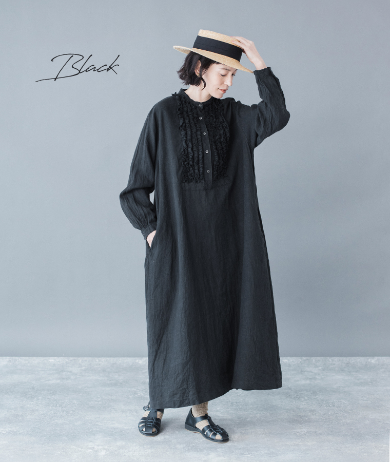 フレンチリネンフリルワンピース(ブラック)着用の全身コーディネート