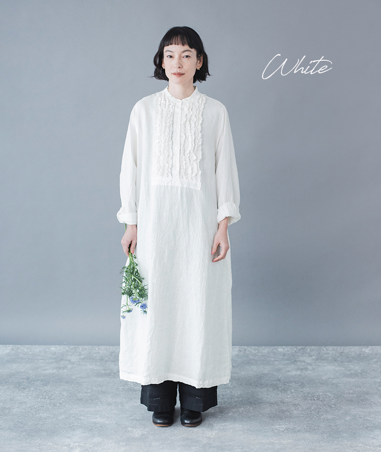 フレンチリネンフリルワンピース(ホワイト)着用の全身コーディネート