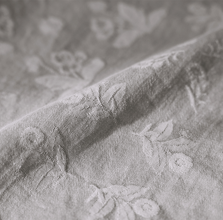 ジャカード生地のフラワー柄テクスチャを写したアップ画像