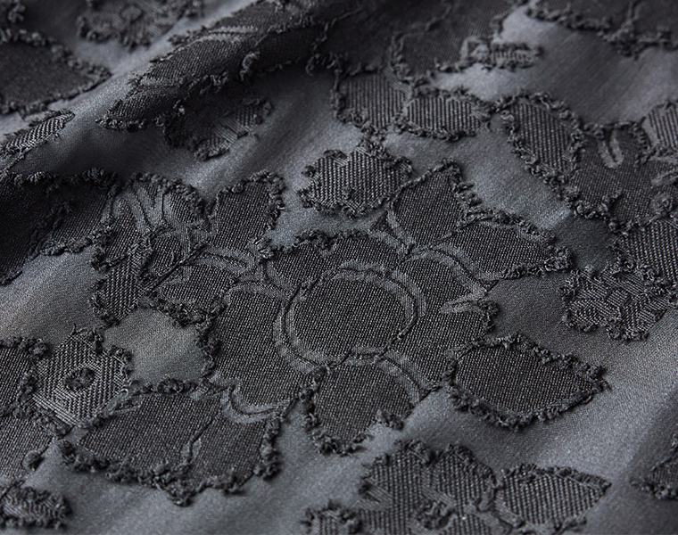 フラワーカットジャカードワンピースの花柄カットジャカード生地のディテールカット