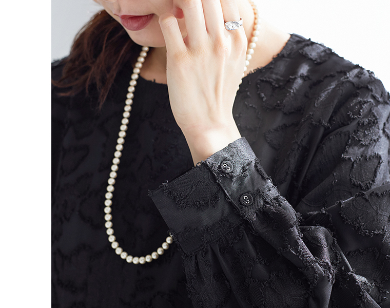 フラワーカットジャカードワンピースの袖口ディテールカット