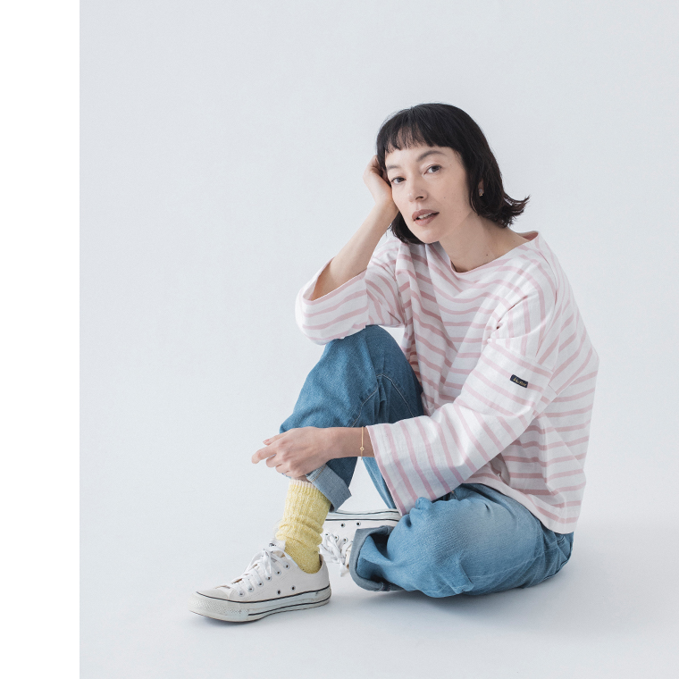 NISHIGUCHI KUTSUSHITA シルクコットン天竺ソックス（カラフルフラッグス）の置き画像