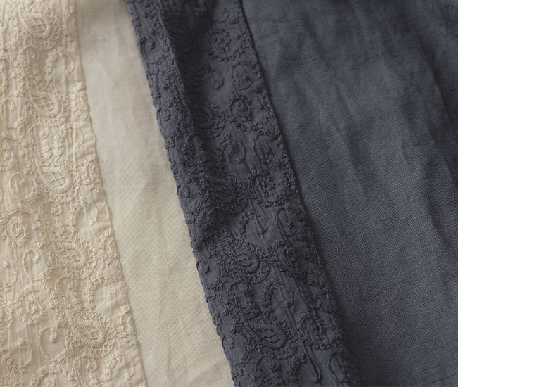 生地(チャコールとベージュ)寄りの置きカット