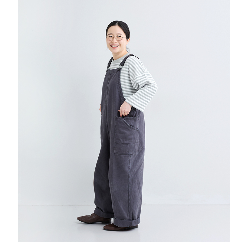 &yarn ボーダープルオーバー スタッフ着用 グレー 全身横