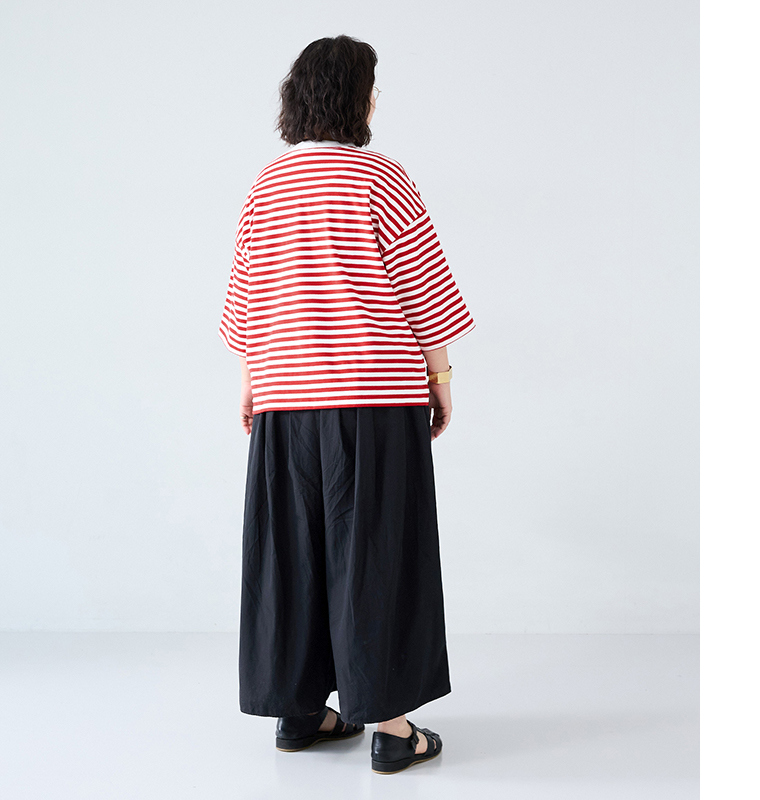 &yarn ボーダープルオーバー スタッフ着用 レッド 全身後ろ