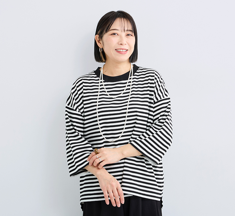 &yarn ボーダープルオーバー スタッフ着用 ブラック 上半身寄り