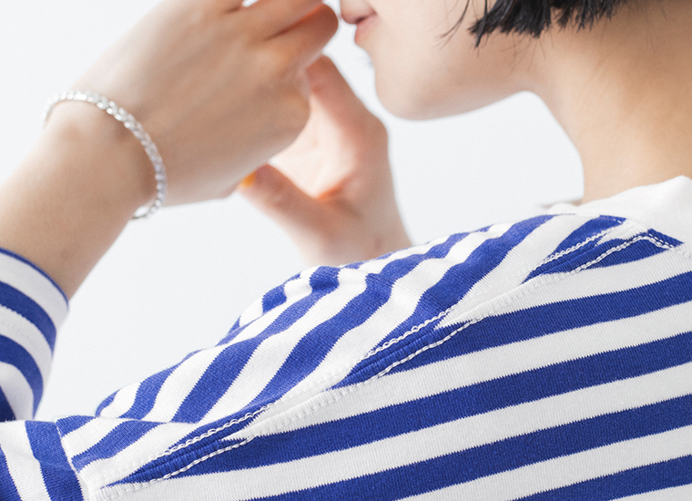 &yarn 1枚で着映えるワイドプルオーバー ブルー チェーンステッチ