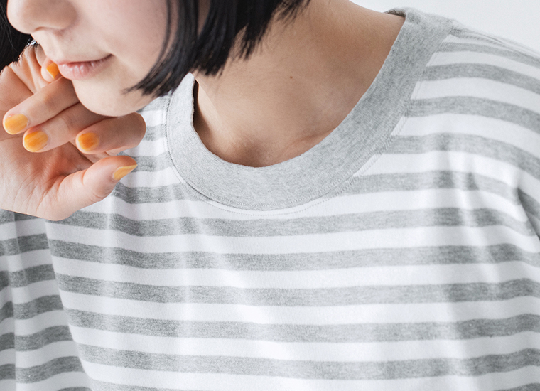 &yarn 1枚で着映えるワイドプルオーバー グレー 首元寄り