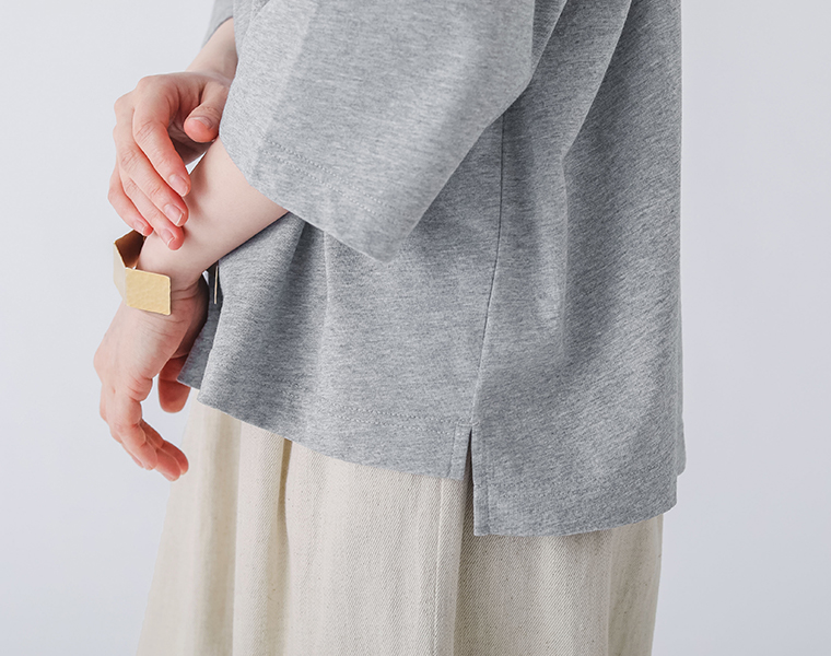 &yarn 1枚で着映えるワイドプルオーバー 無地　上半身寄り