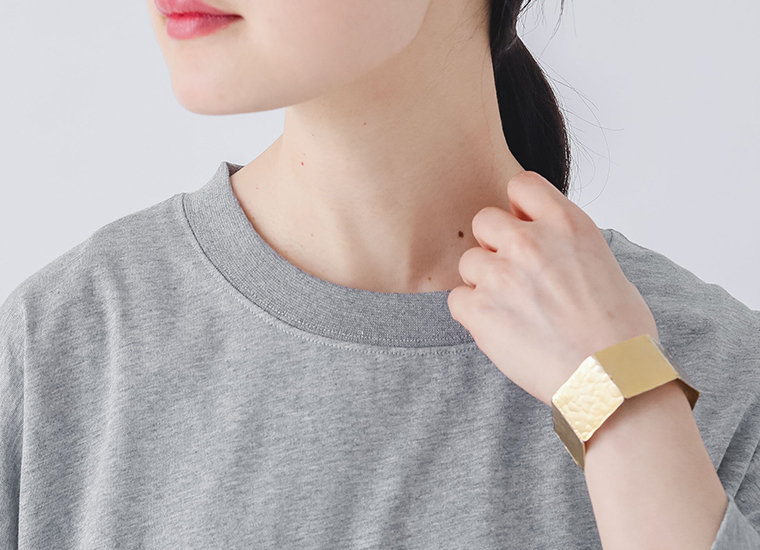 &yarn 1枚で着映えるワイドプルオーバー 無地　上半身寄り