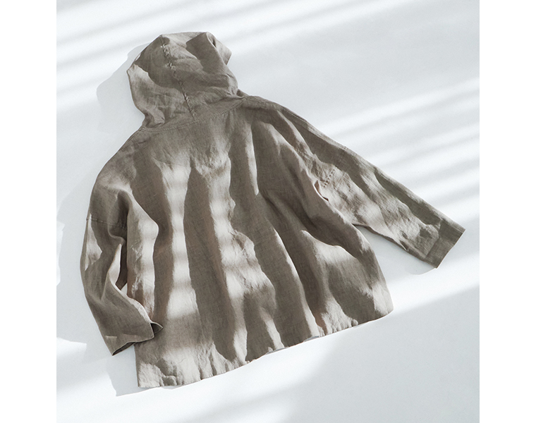 TUTIE. 大人に似合う贅沢リネンパーカー（ナチュラル）のバックデザイン