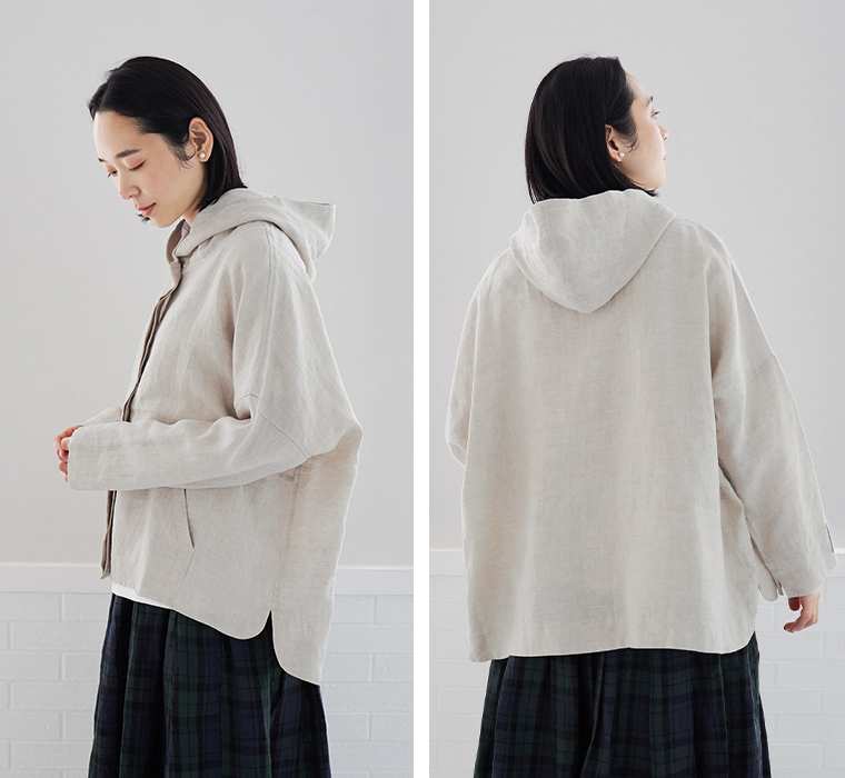 TUTIE. 大人に似合う贅沢リネンパーカー（ナチュラル）を着用した女性モデルの横姿と後ろ姿