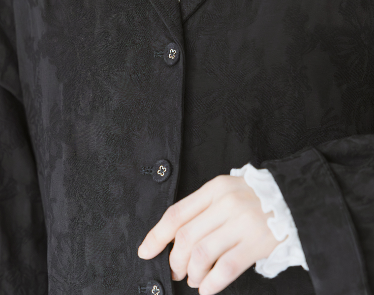 le ciel a temps doux ボタニカル柄ジャカードワイドジャケット ブラック スカートのコーディネート 生地寄り