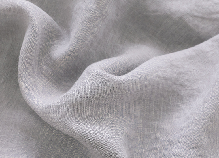 多ボタンブラウス(ライトグレー)の生地アップ