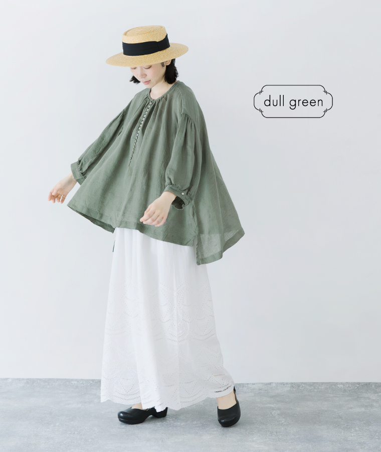 多ボタンブラウス(ダルグリーン)着用の全身コーディネート