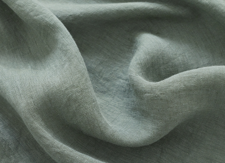 多ボタンブラウス(ダルグリーン)の生地アップ