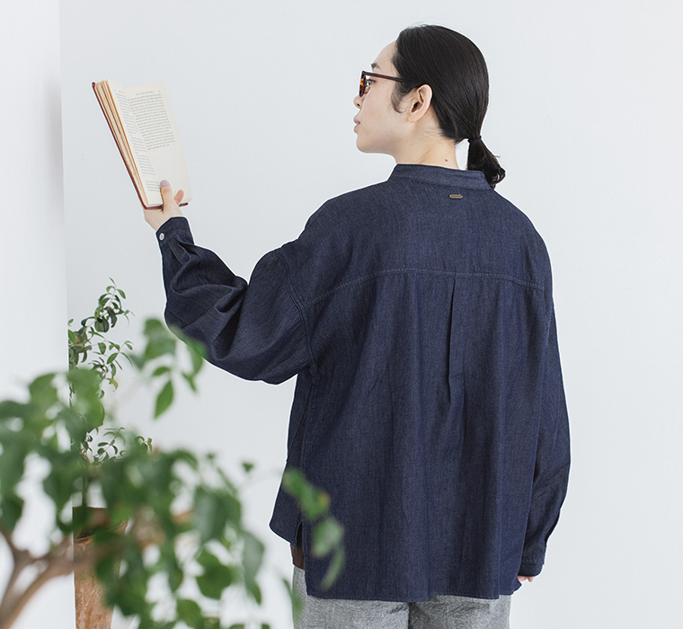 NORTHERN TRUCK デニムシャツのパンツコーディネート 上半身寄り後ろ