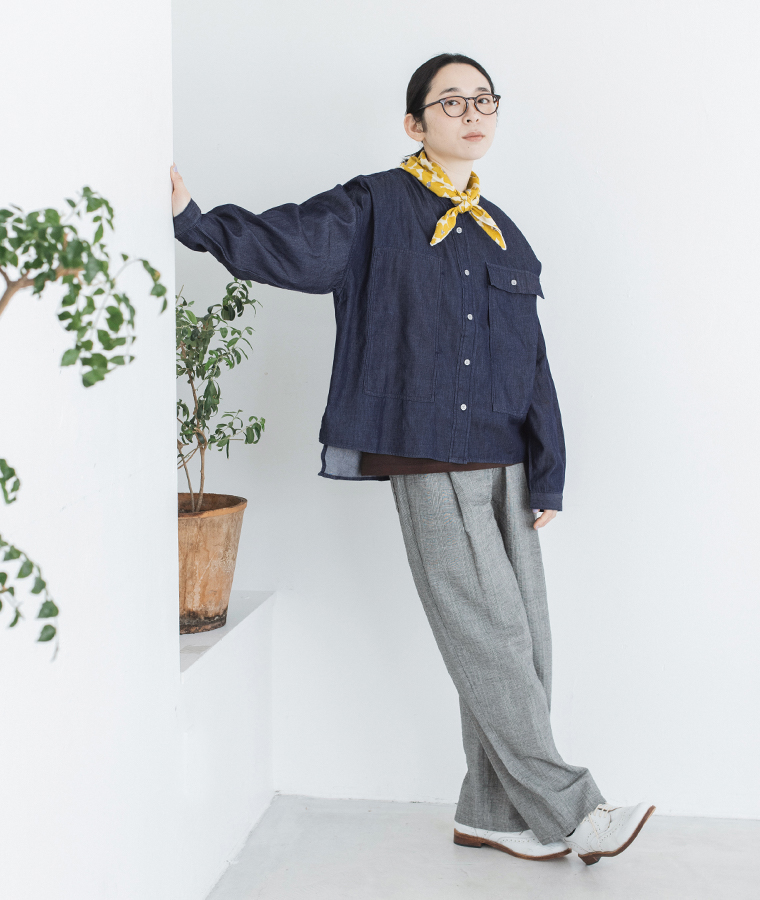 NORTHERN TRUCK デニムシャツのパンツコーディネート 全身前