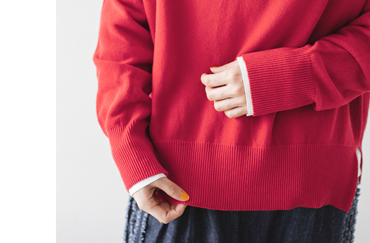 ista-ire ごきげん2wayポロカーディガンのレッドの袖口と裾のリブを見せたディテール