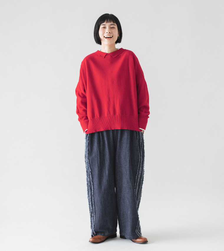 ista-ire ごきげん2wayポロカーディガンのレッドをプルオーバー風に着用した全身コーディネート