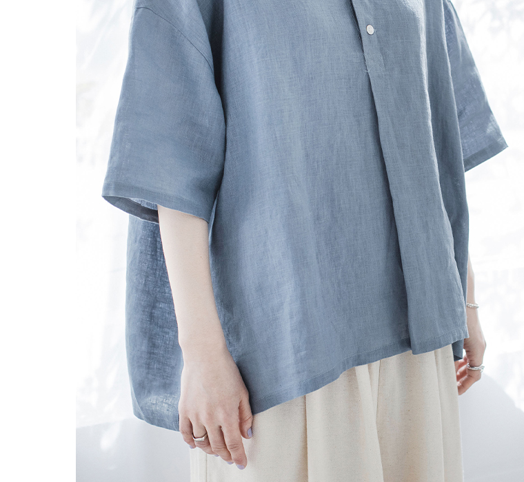 素肌喜ぶリネンポロ(スモークブルー)の裾寄りカット