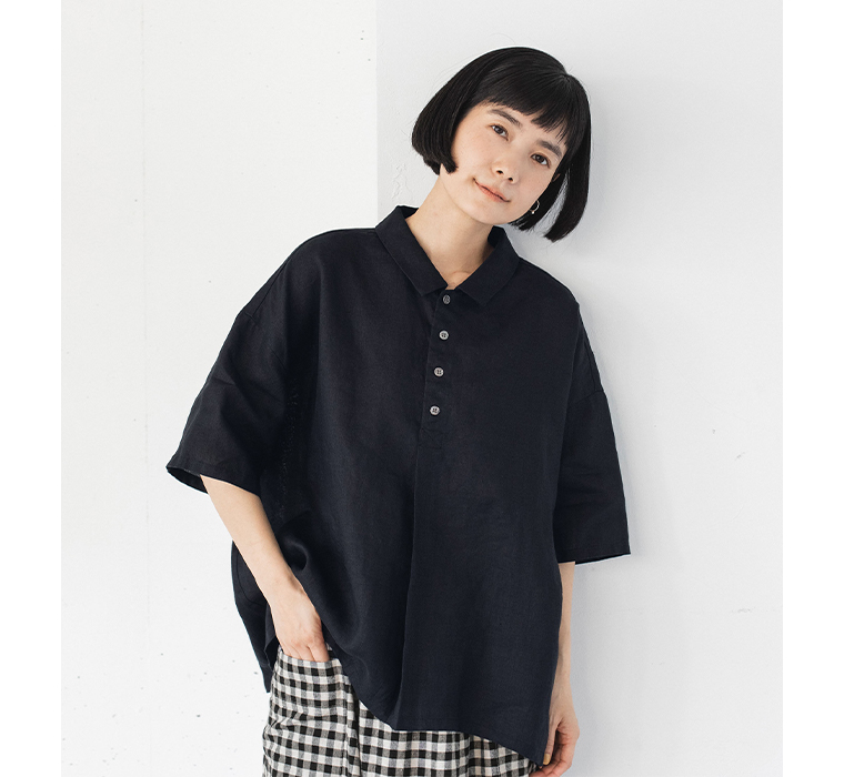 素肌喜ぶリネンポロ(ブラック)の上半身寄り前カット