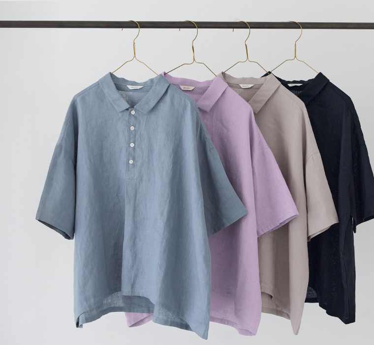 素肌喜ぶリネンポロ(スモークブルー、ライトグレー、ラベンダー、ブラック)の掛け写真