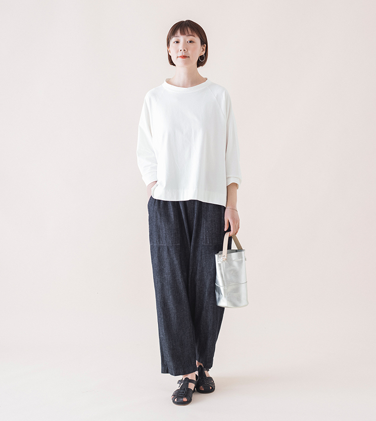 &yarn ラグランワイドTシャツ ホワイト着用 デニムパンツと合わせたシンプルな着こなし
