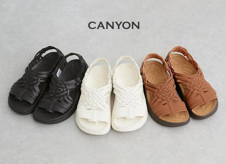 CANYON(ブラック、ホワイト、ダークブラウン)を床に置いたカット