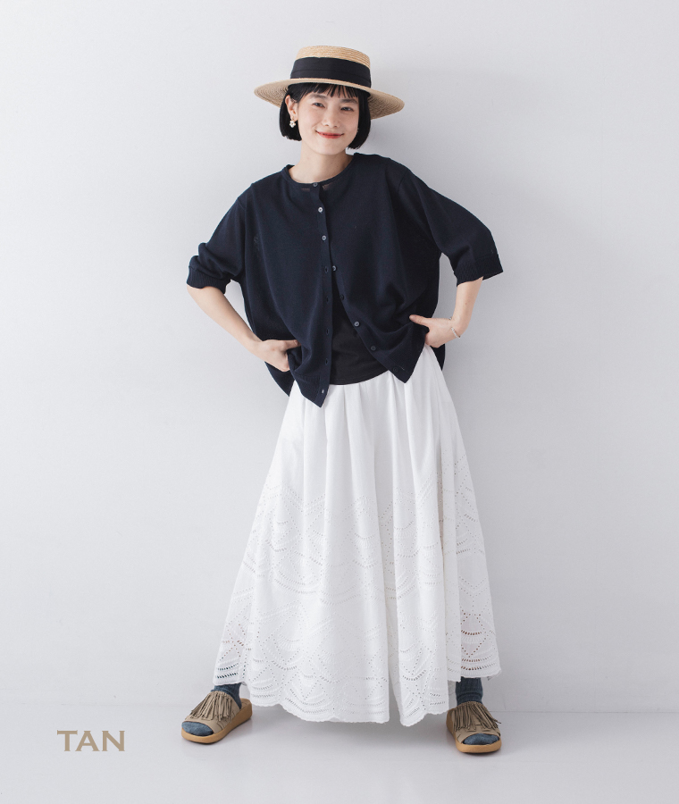 THUNDERBIRD THATCH SLIDE(タン)を靴下合わせで履いたレースボトムス合わせのコーディネート