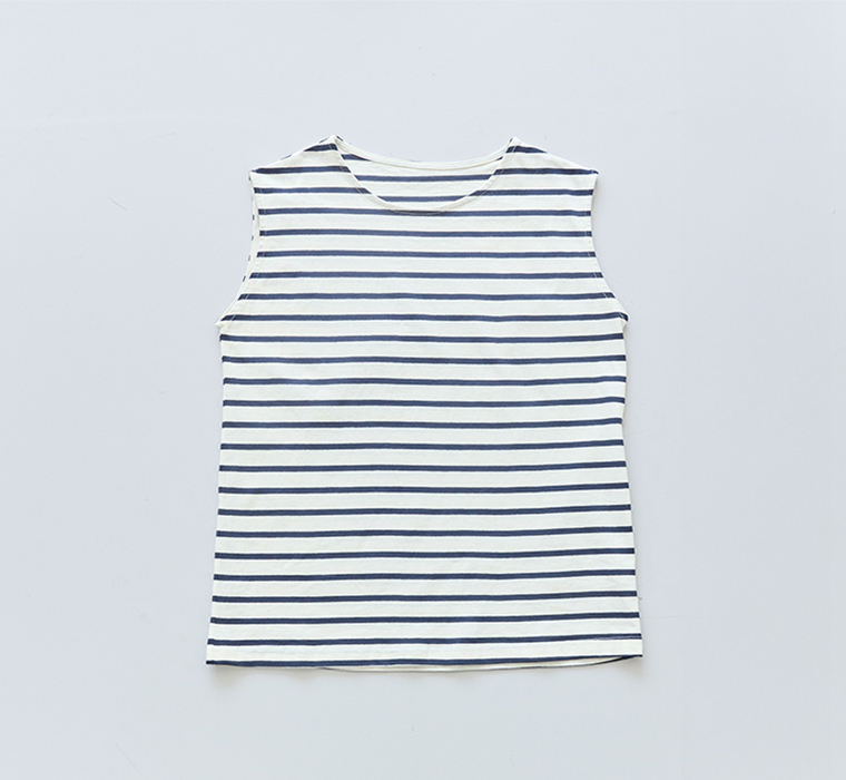 Lintu Laulu重ね着上手のタンクトップのアイボリー×ネイビーの平置き商品画像