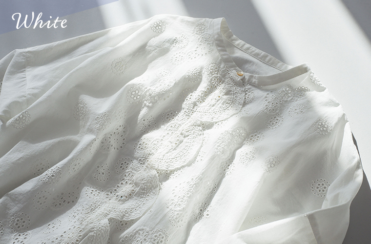 TUTIE. スカラップ刺繍レースブラウスのホワイト置き画像