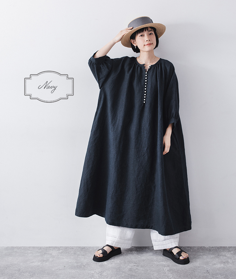 9番手リネン多釦ワンピース(ネイビー)着用の全身コーディネート